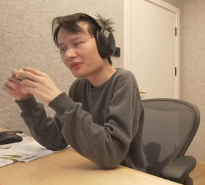 超级小桀吃苹果